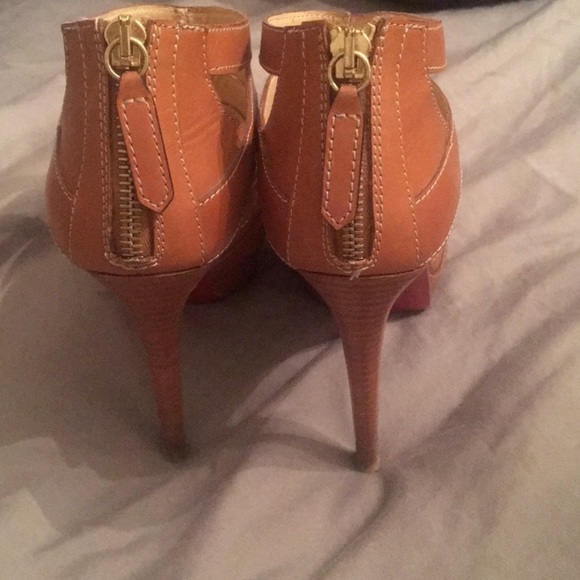 Authentic Christian Louboutin Pique Crie 140 Strappy Tan Ankle Booties size 37 - Picture 3 of 10